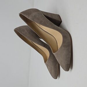 Vince Camuto Talise Suede Leather Taupe Pumps Heels Size 10